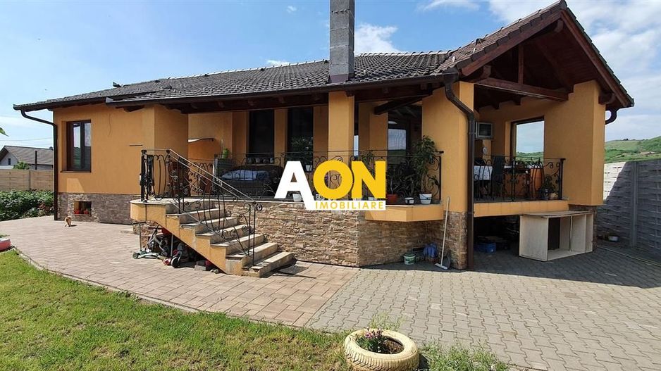 Casa parter+demisol, 1200 mp teren, pretabila pt 2 familii, Sard - Poză 1