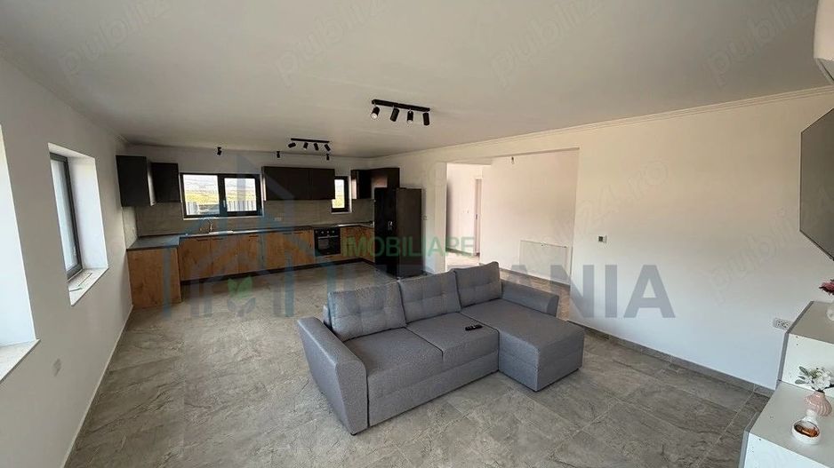 Casă de vânzare în Cercu, Bârnova - Poză 2