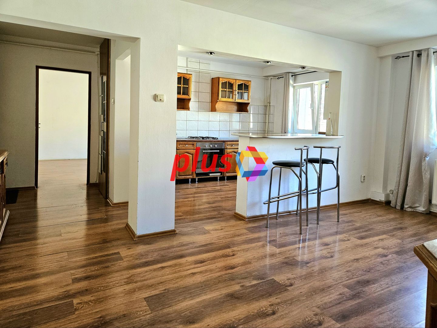 Apartament cu trei camere, zona Racadau 70 mp - Poză 3