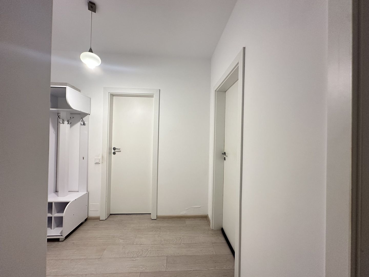 Garsonieră modernă de închiriat în Brașov, zona Coresi - Poză 6