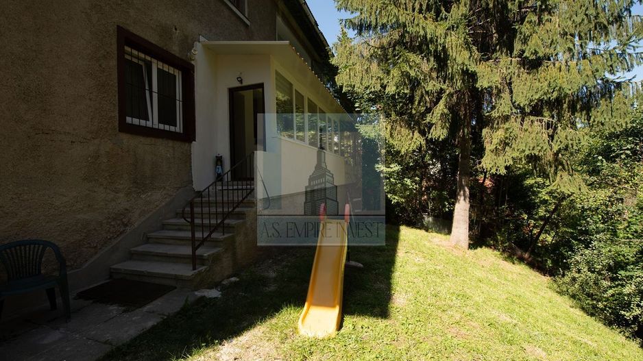 Apartament elegant în zona centrală, cu curte și intrare individuală - Poză 2