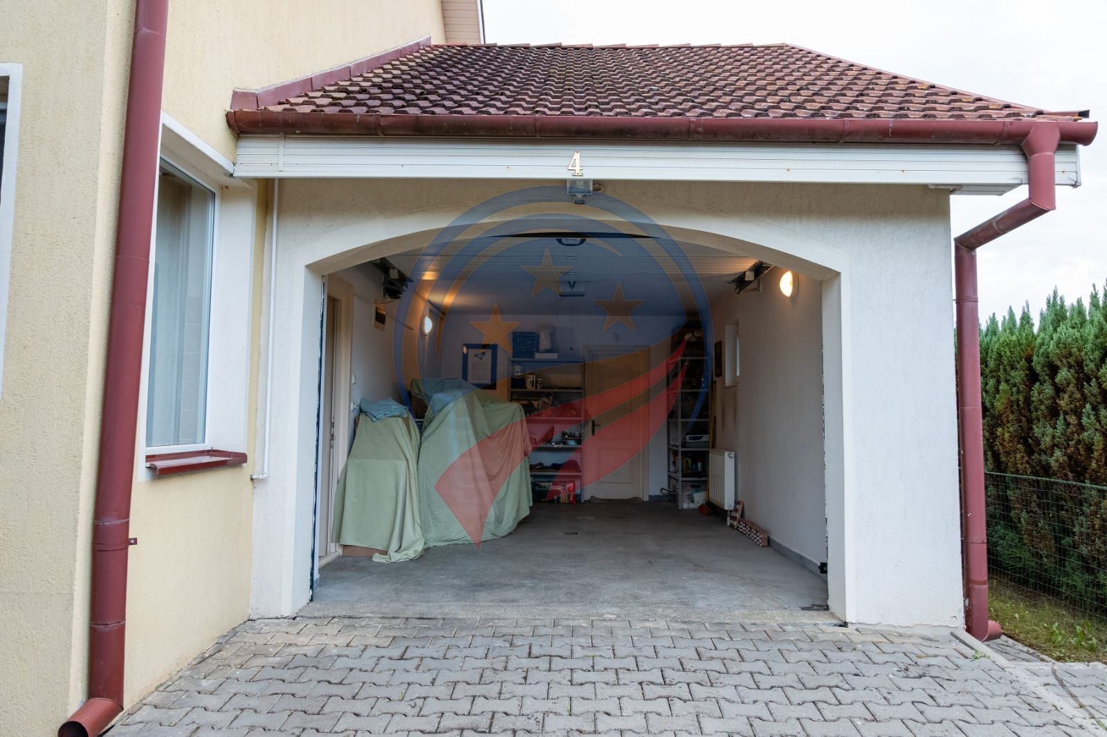 Vila superba cu cinci camere zona centrala - Poză 5