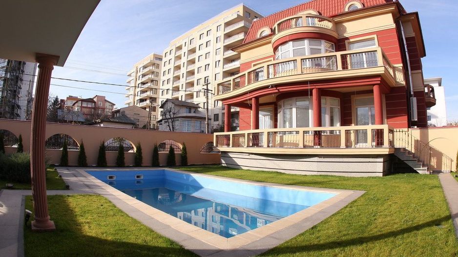 Vila de Lux cu Piscina in Zona Herastrau - Poză 1