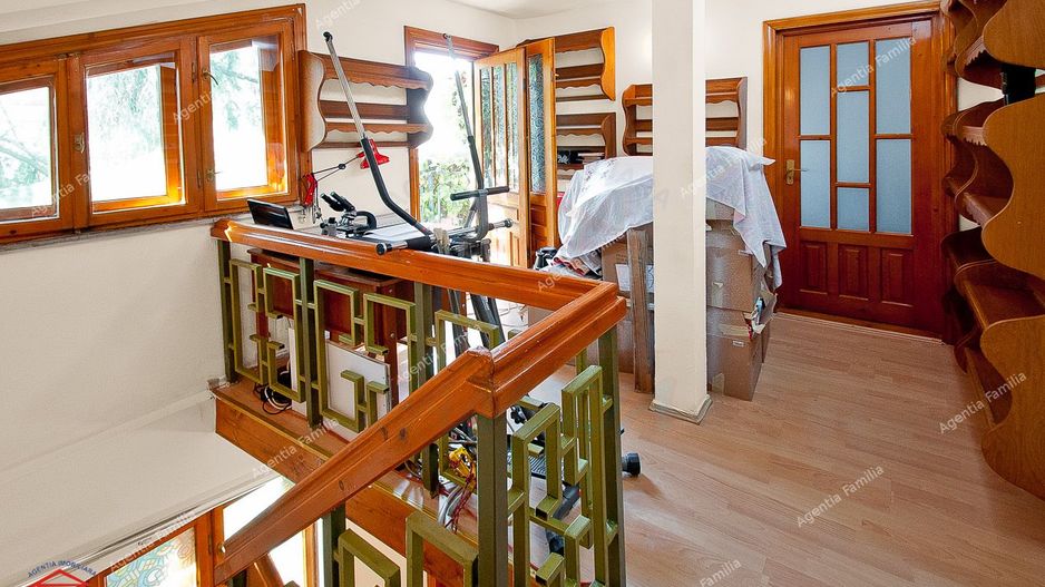 Vila cocheta, situata in centrul istoric al orasului - Poză 18