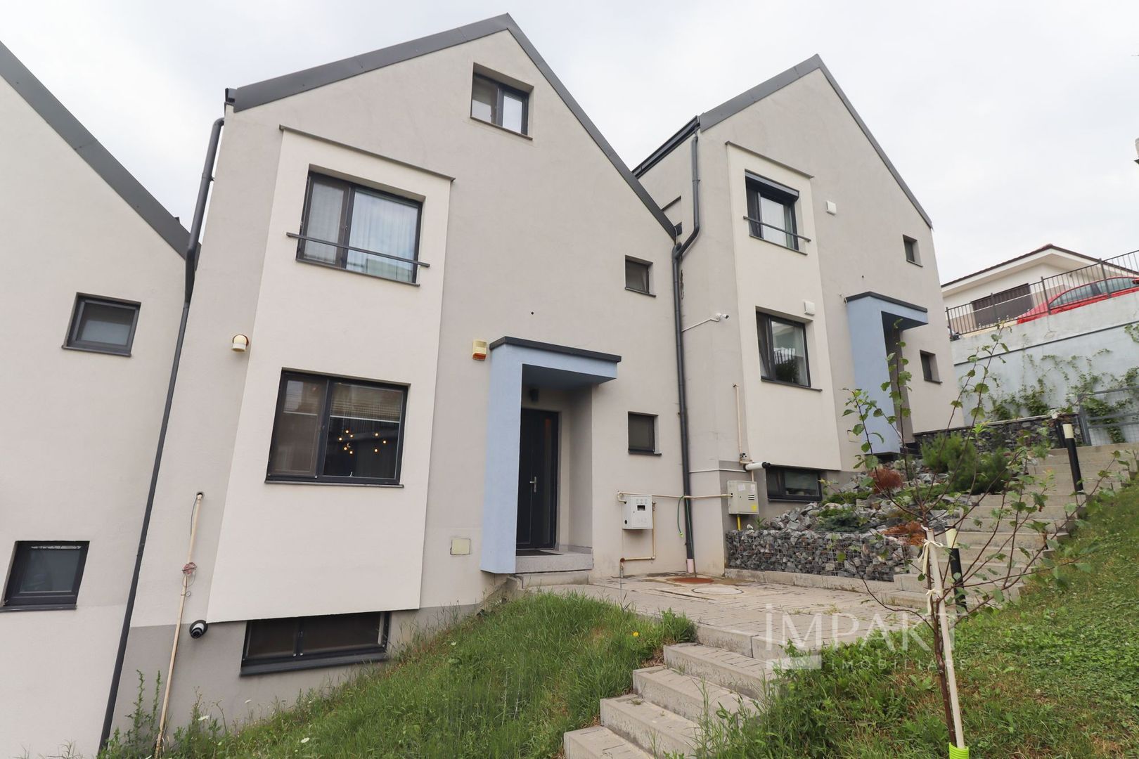 Casa insiruita cu finisaje de lux in cartierul Europa - Poză 1