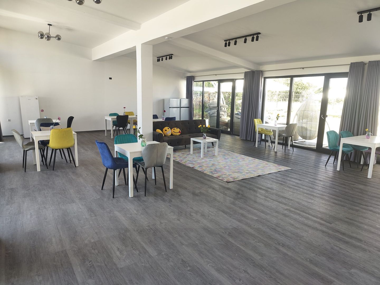 Pensiune 600 mp an 2023 si casa 130 mp teren 4600 mp zona V. Avrigului - Poză 12