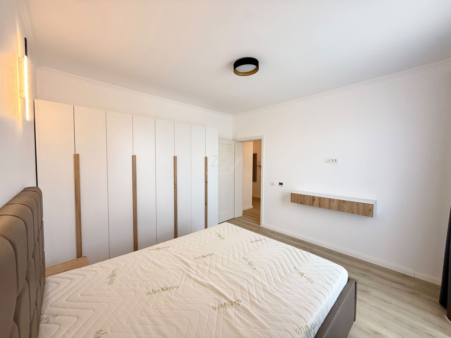 Comision 0! Bloc tip vila cu 6 apartamente si PISCINA. Mobilat si utilat complet - Poză 13