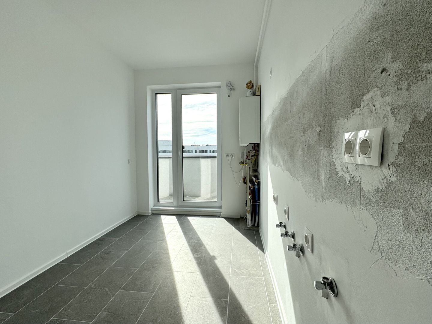 3 camere. Bucătărie închisă. Vedere panoramică. Reper Mall Colosseum - Poză 5