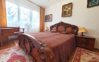 Apartament luminos cu vedere spre biserică, într-un cartier verde și liniștit. - Poză 19