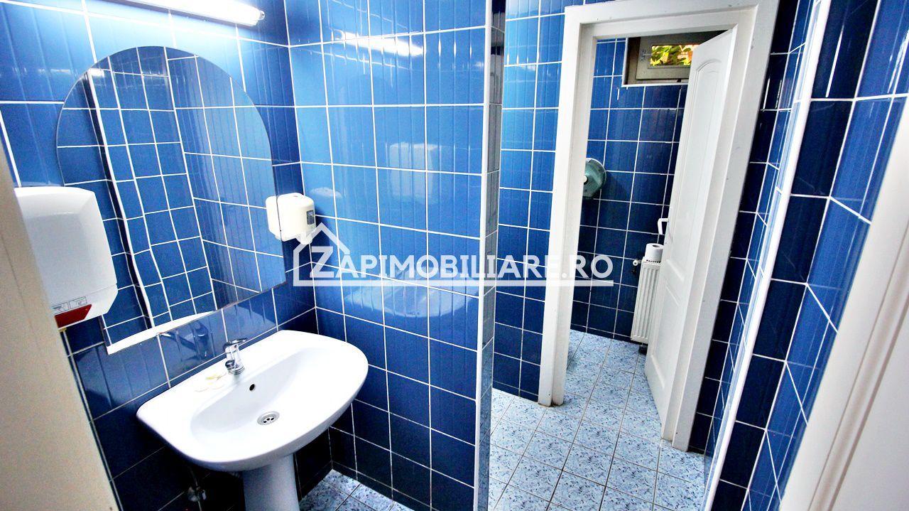 Pensiune aproape de centru,10 camere,13 băi,1 restaurant - Poză 8