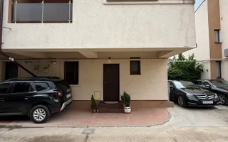 Casă înșiruită complet mobilată + curte+ 2 parcari în complex inchis! - Poză 24