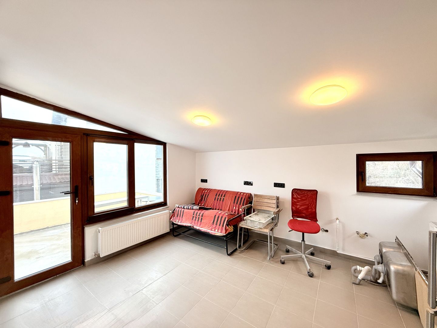 Doua etaje in vila pe malul lacului Grivita birouri rezidential - Poză 15