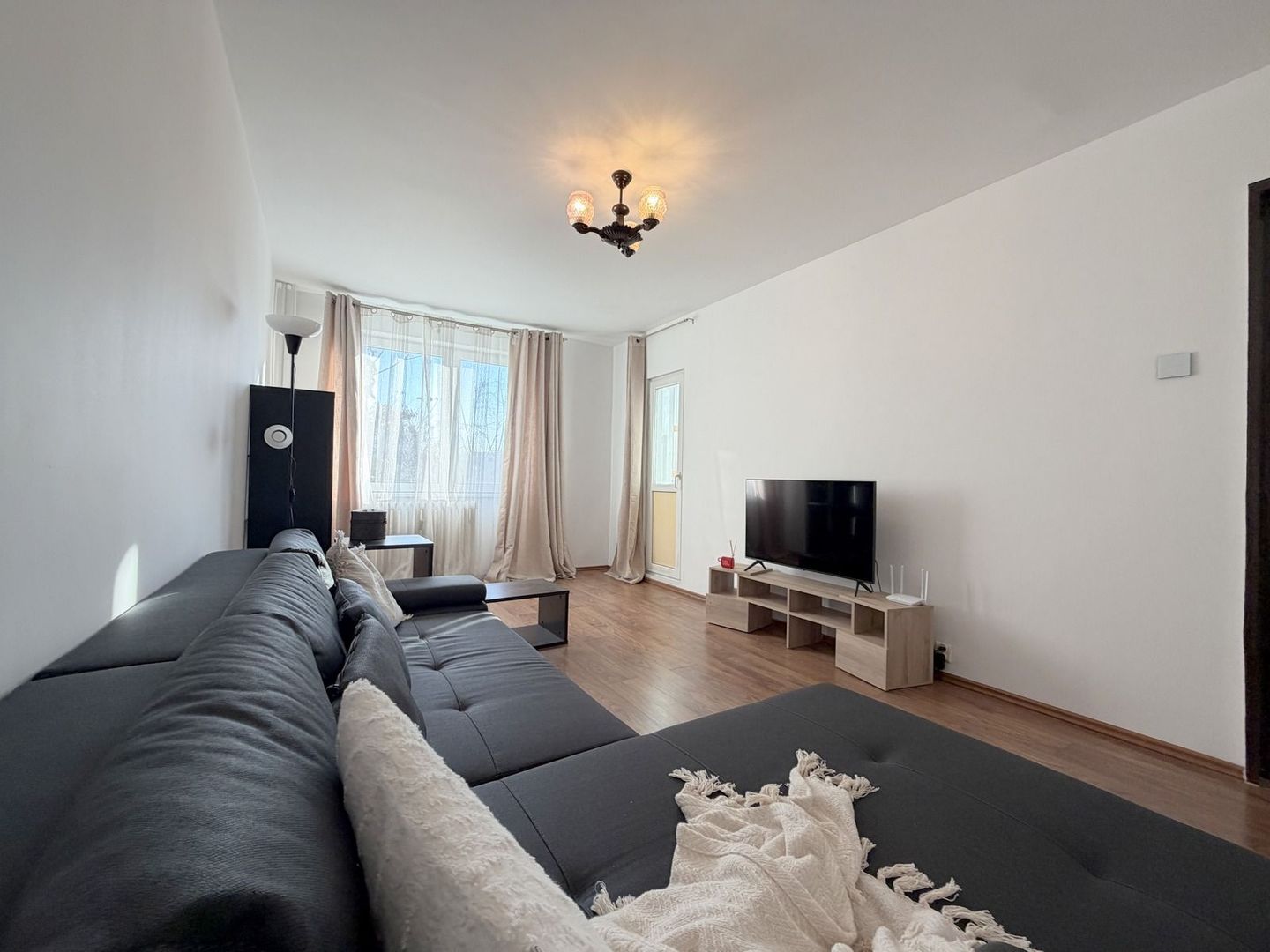 3 camere etaj 3 Stefan cel Mare-Polona - Poză 1