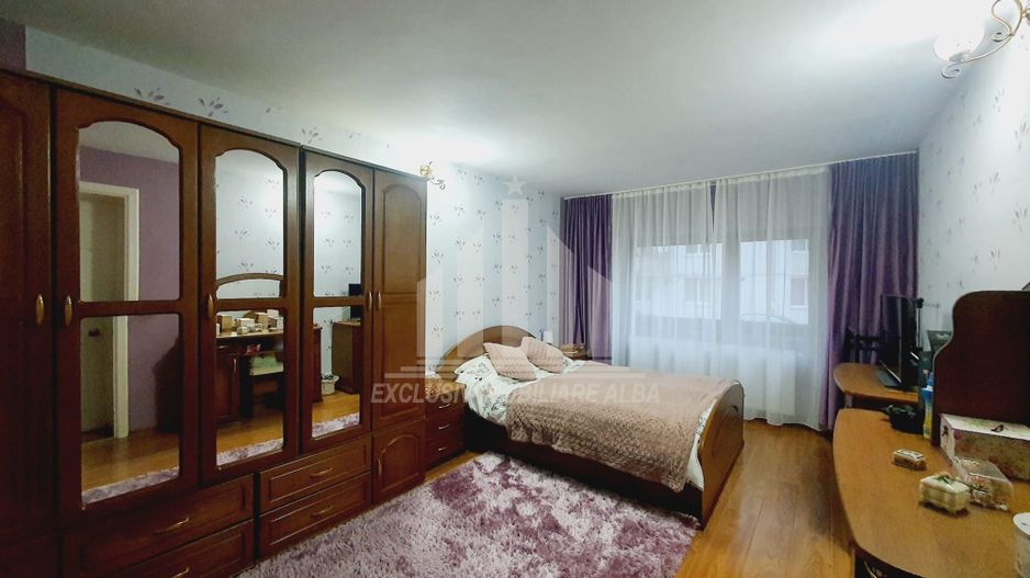 Apartament cu 4 camere de vanzare, Cetate - zona Mercur - Poză 3