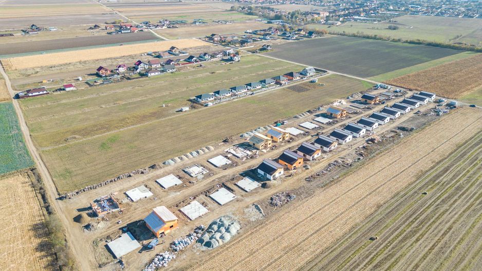 Case individuale pe structura de lemn in Halchiu - Poză 1