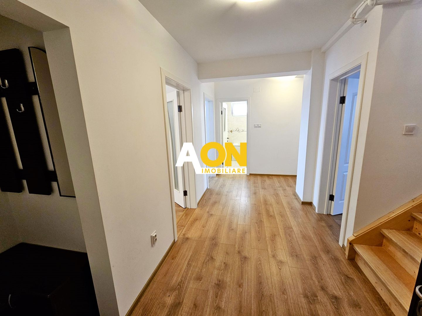 Penthouse 4 camere, mobilat, 100 mp utili + terasa 88 mp, ultracentral - Poză 1