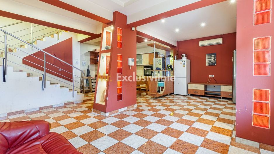Casa cu curte | Cladire pentru activitati comerciale si servicii - Poză 2