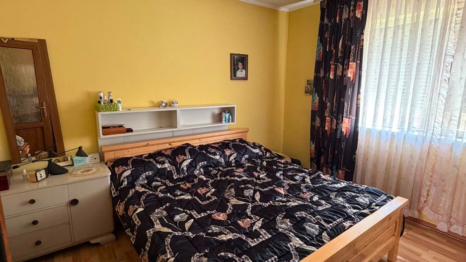 2 case dintre care una cu garaj in Baile 1 Mai - Poză 6
