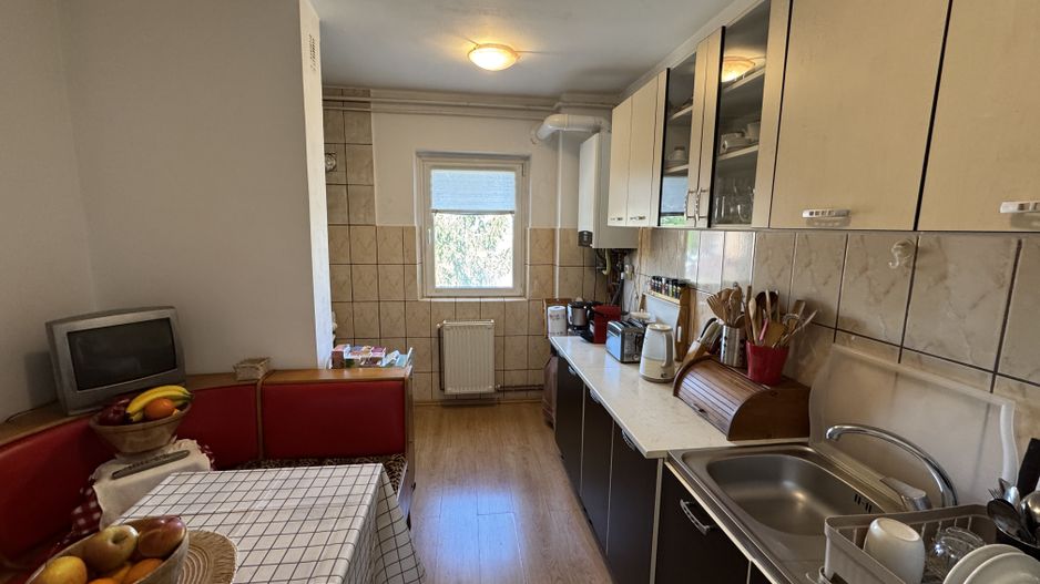 Apartament decomandat cu 3 camere in Florilor, strada Crinului - Poză 6