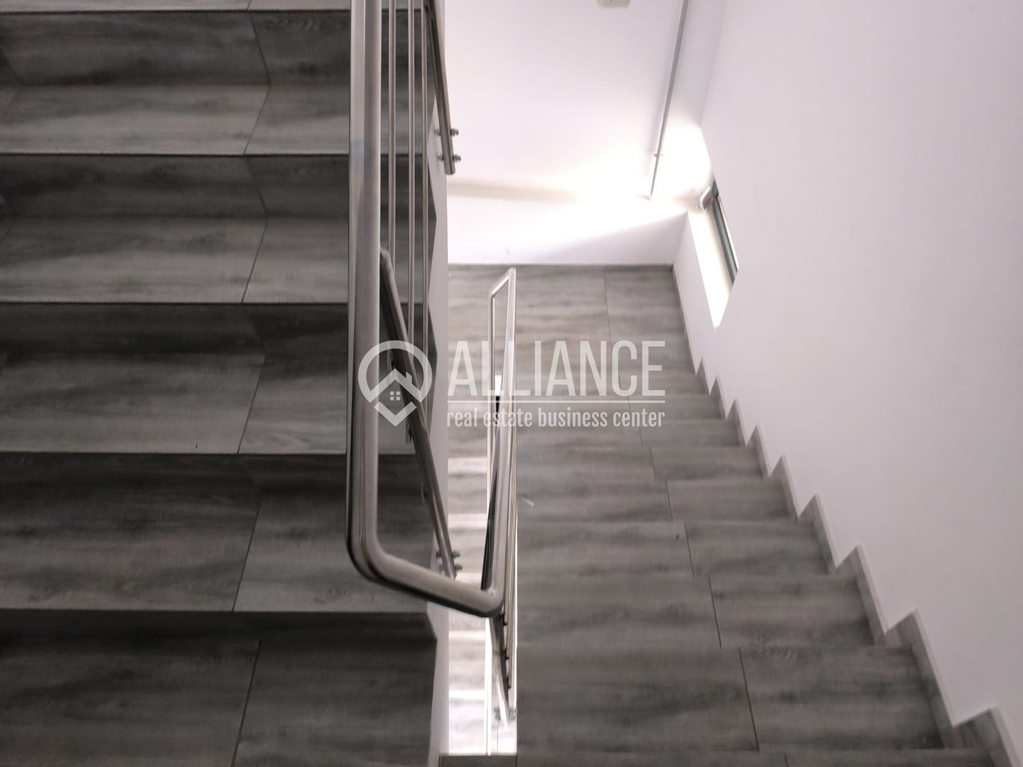 CENTRU ANAF (cod03)- Birou luminos si cochet ! - Poză 8