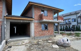 Casă individuală cu garaj , curte generoasă - Poză 3