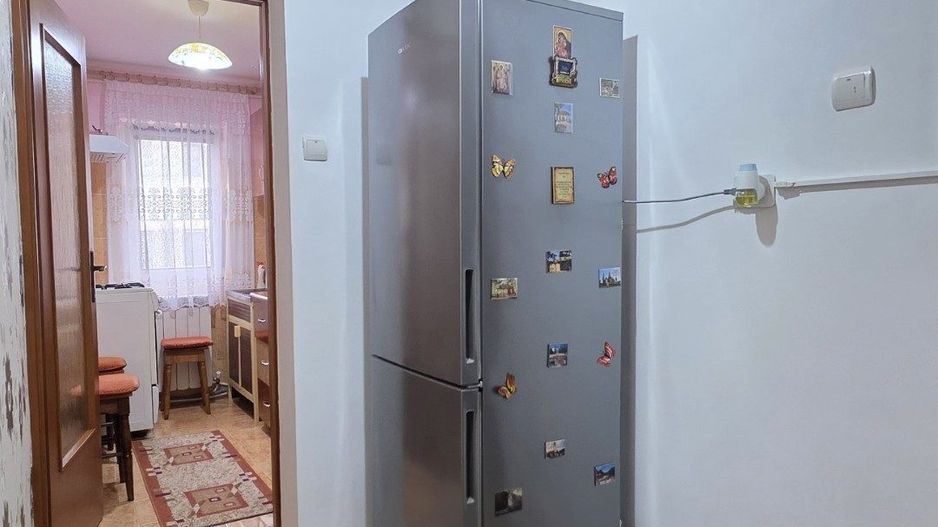 Apartament cu 3 camere, etaj 4, NEMOBILAT, zona CENTRU; - Poză 3