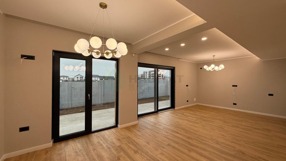 Vila individuala 5 camere Tunari 1 Decembrie - Poză 42