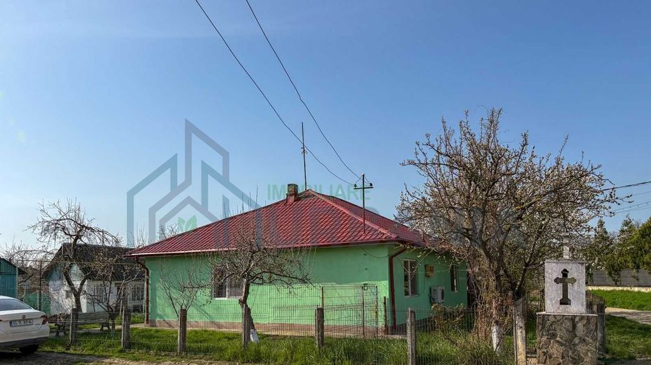 Casă cu anexă, foișor și beci pe teren de 600 mp – Țuțora, aproape de centru - Poză 1