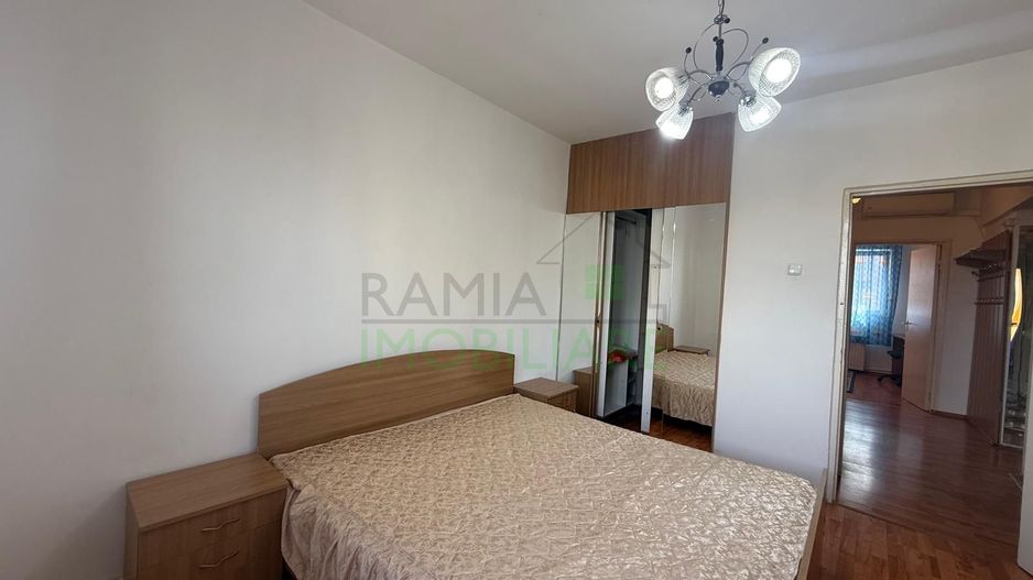 Apartament 3 camere decomandat cu 2 băi în Calea București - Poză 9