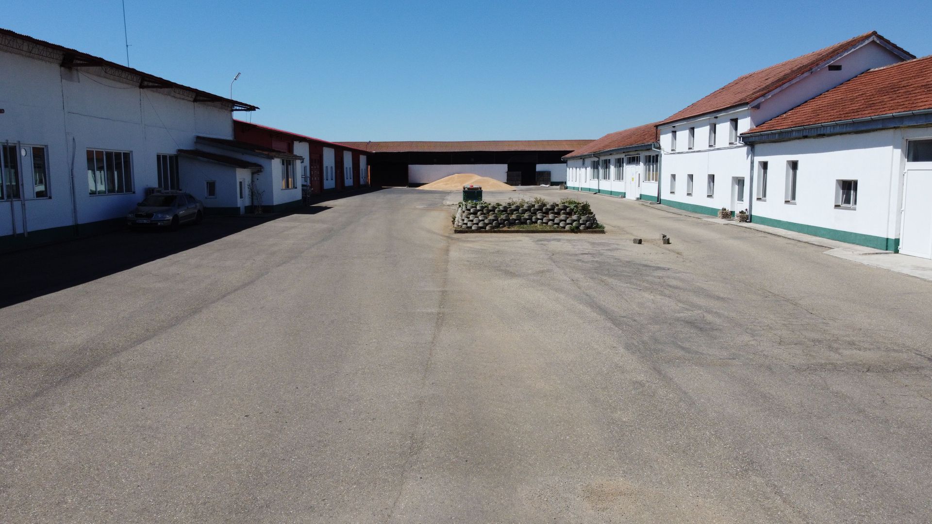 Proprietate industriala  la 35 km de TM - Poză 56