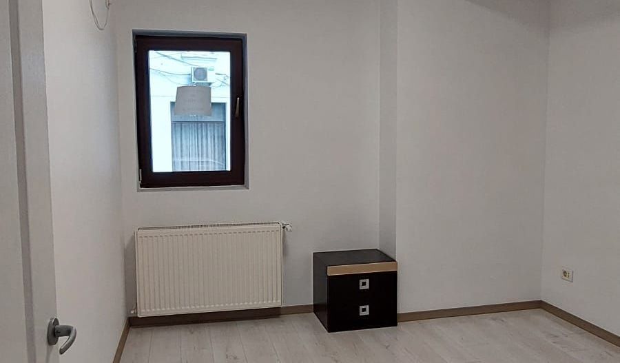 Închiriez apartament  2 camere- Piata Unirii, parțial mobilat - Poză 2