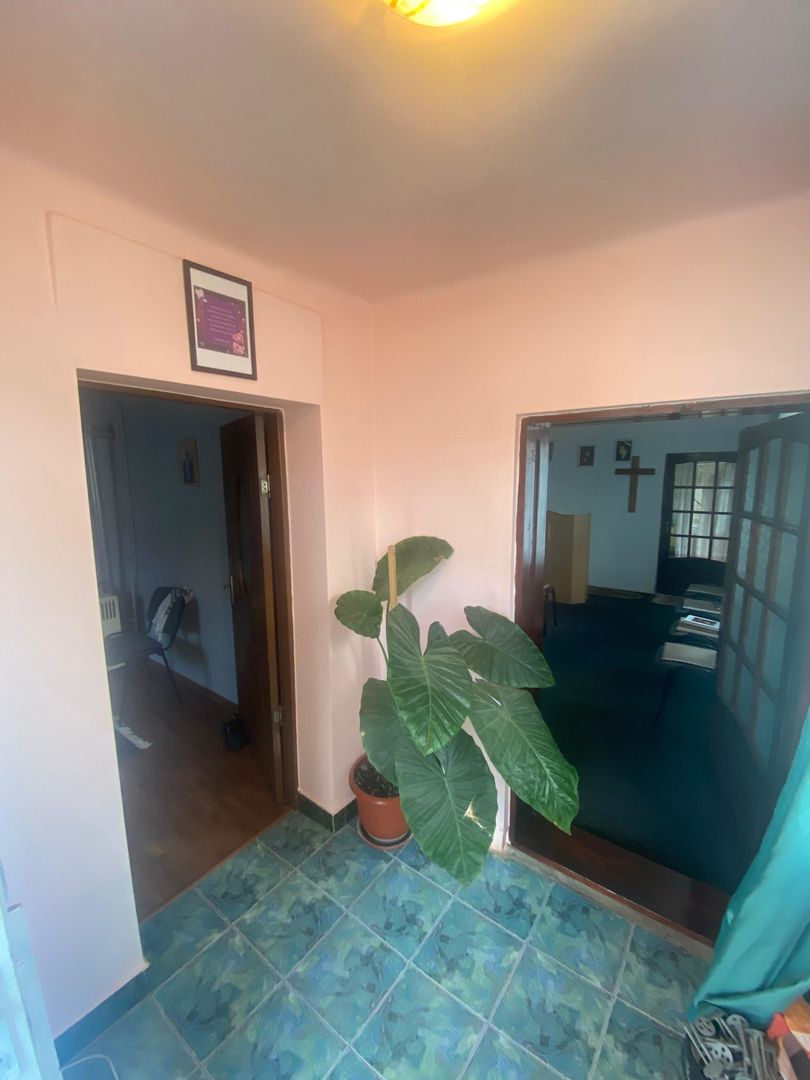 Casa de vanzare zona Chetani - Poză 2