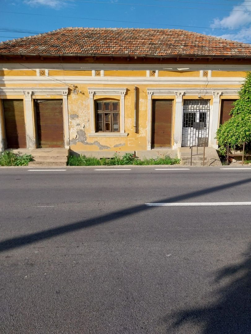 Casa 205 mp | Teren 2.379 mp | Potential comercial | Acces direct DN - Poză 2