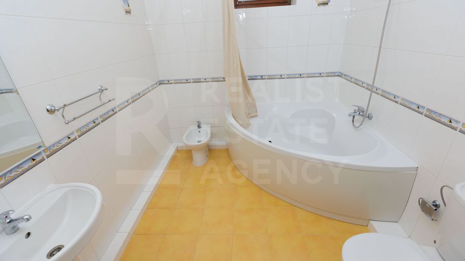 Chirie, casă, 7 camere, str. Galbena, Centru - Poză 11