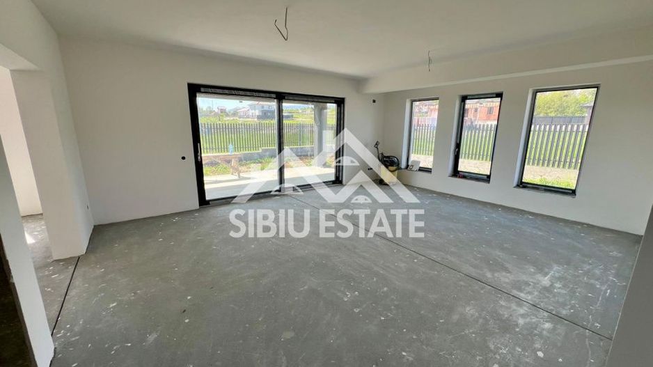 Casa individuala generoasa 5 camere, carport si pivnita curte 500 mp - Poză 4