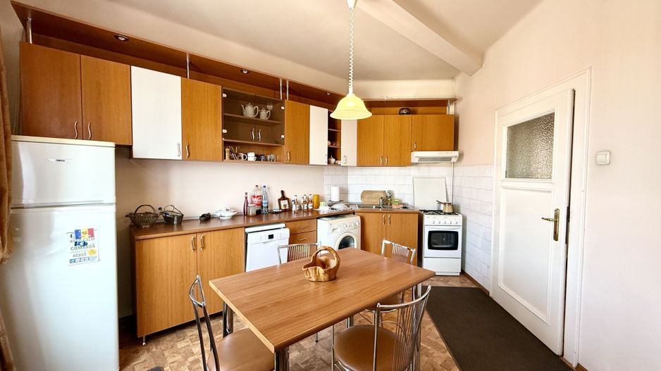 Apartament mobilat si utilat complet, zona centrala, 4 camere, 2 bai - Poză 13
