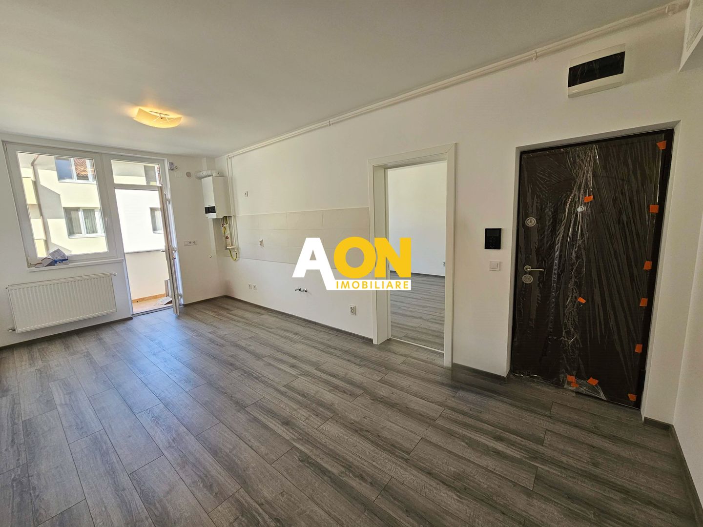 Apartament 3 camere, etaj 1, cu boxa, zona Centru-Alba Iulia - Poză 2