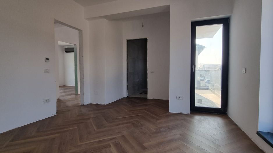 Vilă Individuală cu 700 mp Teren și Mansardă Amenajată - Poză 6