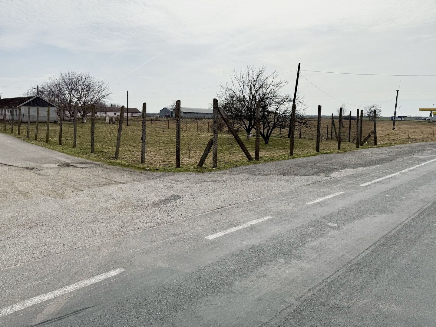 Pret redus Teren generos cu grajd nou in Varsand - Poză 4