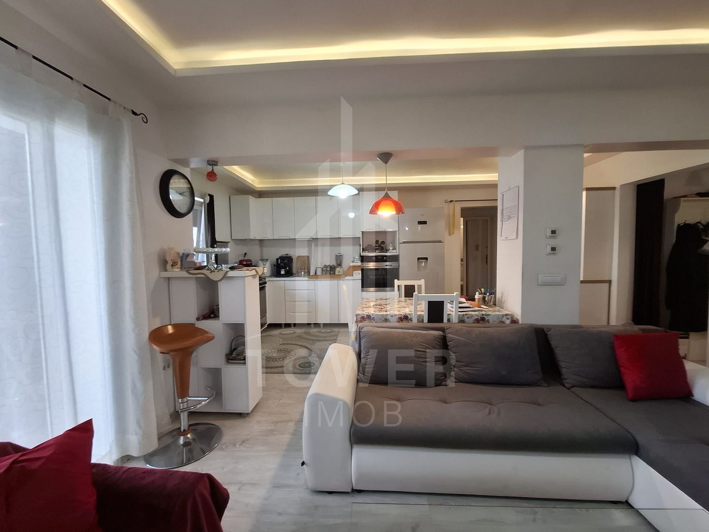 Apartament 4 camere -etaj 1, zona V. Aron - Poză 6