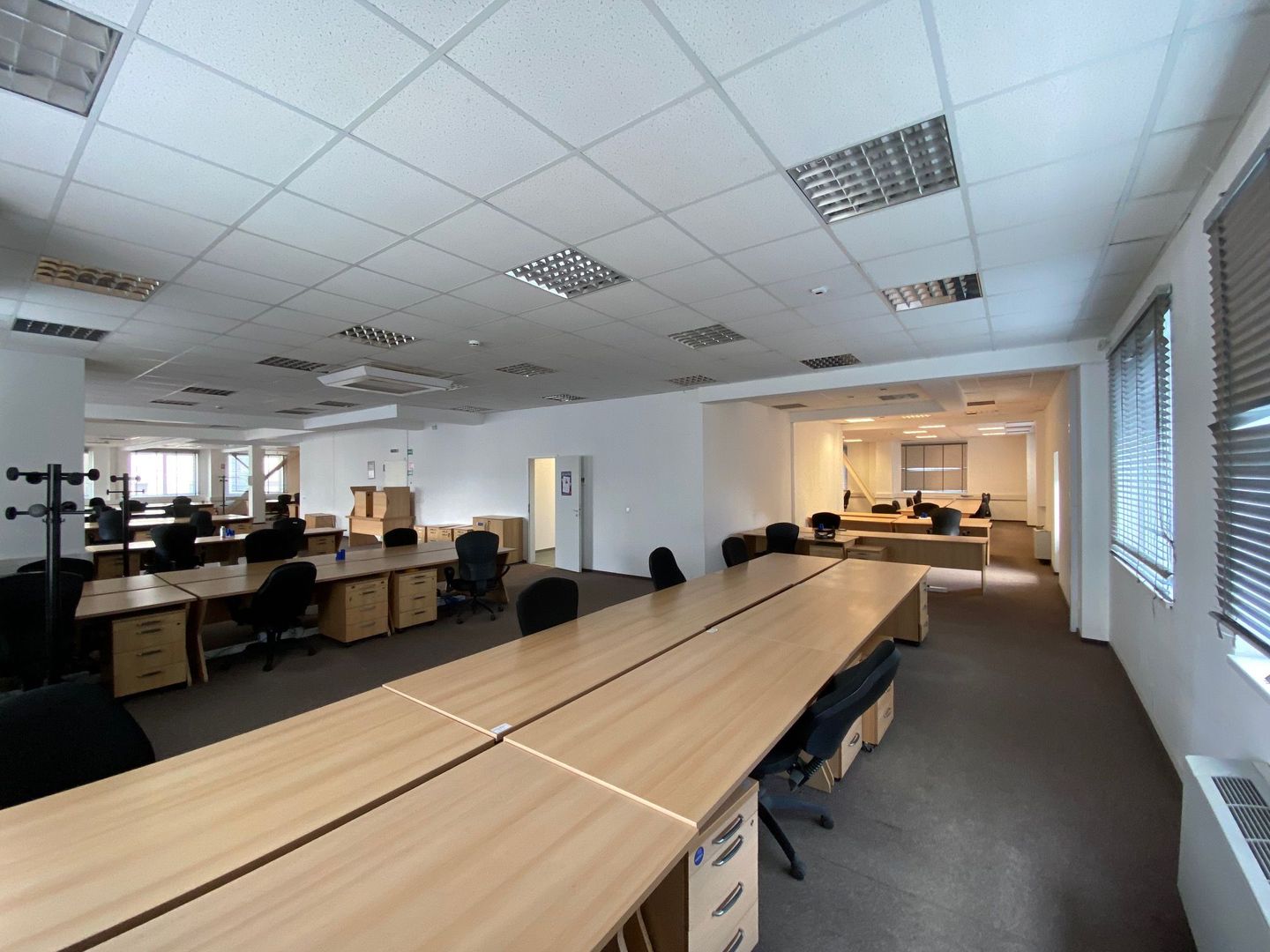 Cladire de  birouri - zona COMPLEX - Poză 2