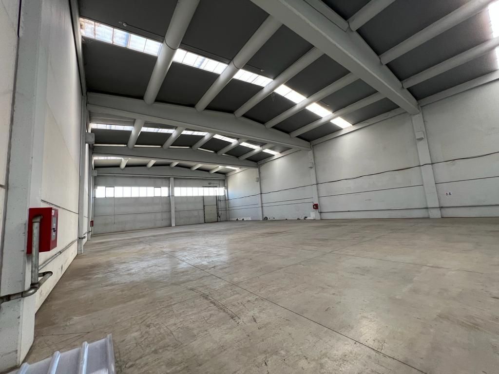 Spatiu de productie / depozitare 7600 mp si 5811 mp platforma betonata - Poză 5