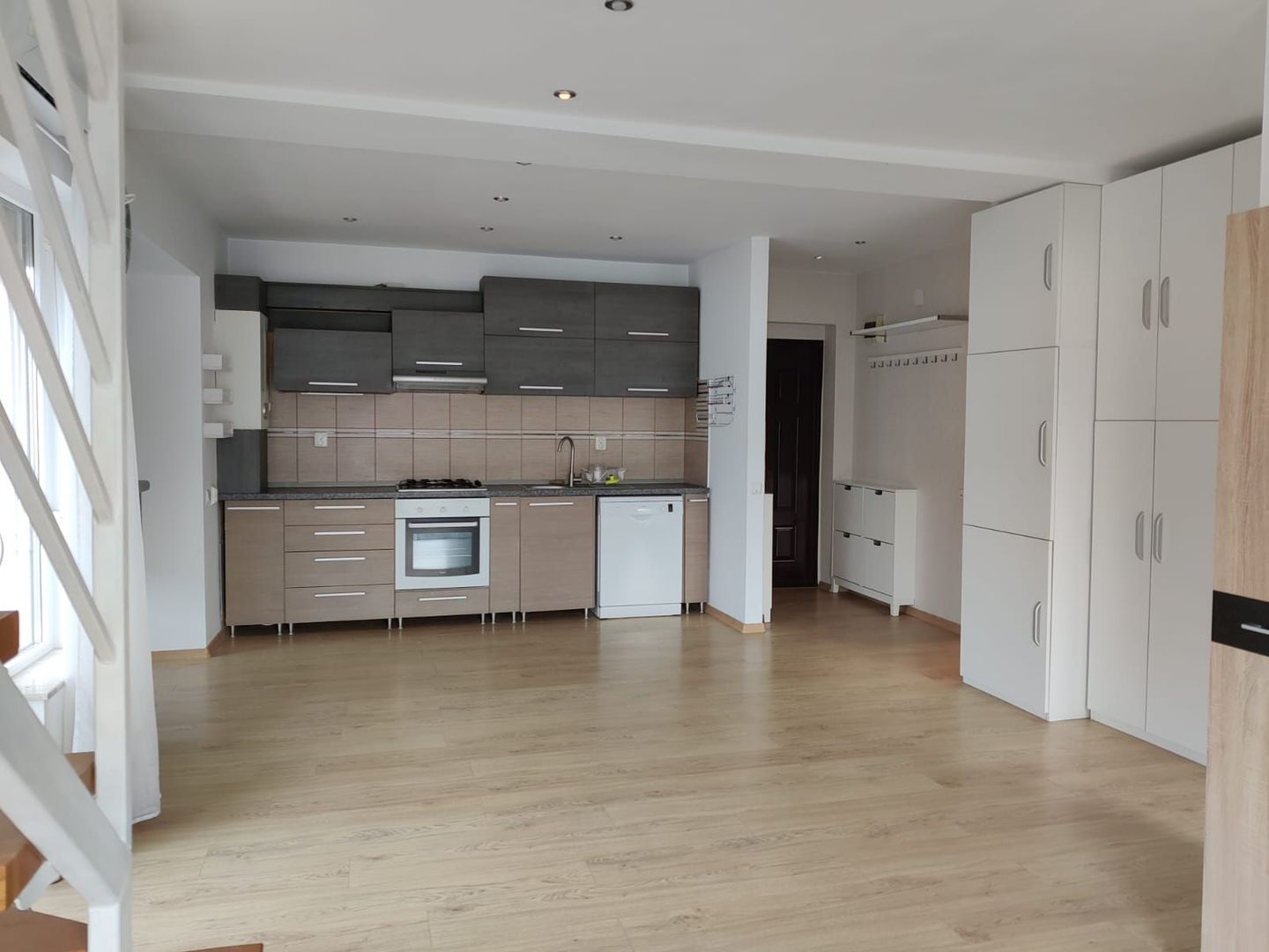 Apartament 3 Cam, 80 MP, parcare, Floresti, Strada Florilor - Poză 4