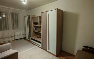 Garsoniera zona Tractorul ,bloc de apartamente - Poză 2