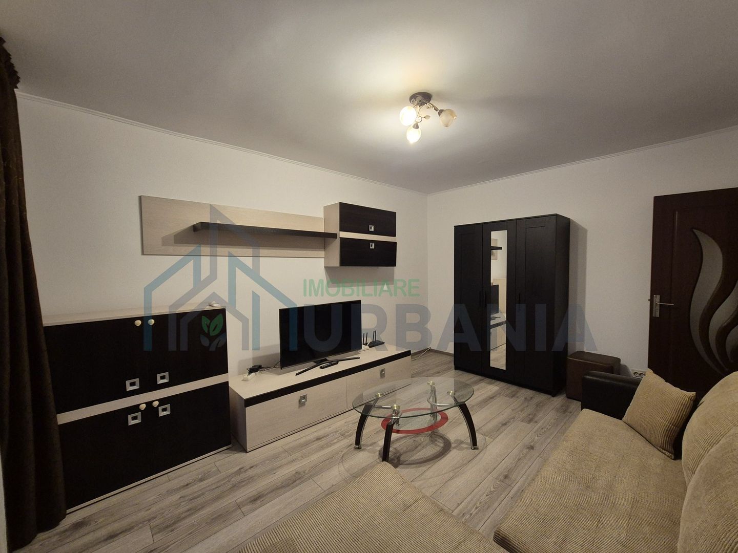 Inchiriez apartament 2 camere decomandat - Poză 1