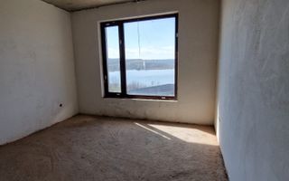 Vand vila la rosu cu teren 2700mp - Poză 7