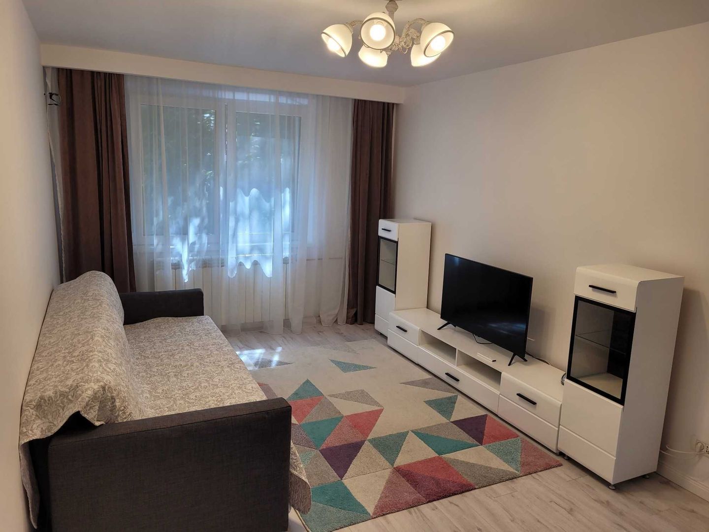 Apartament 2 camere in zona Dristor 9 minute de metrou renovat - Poză 1