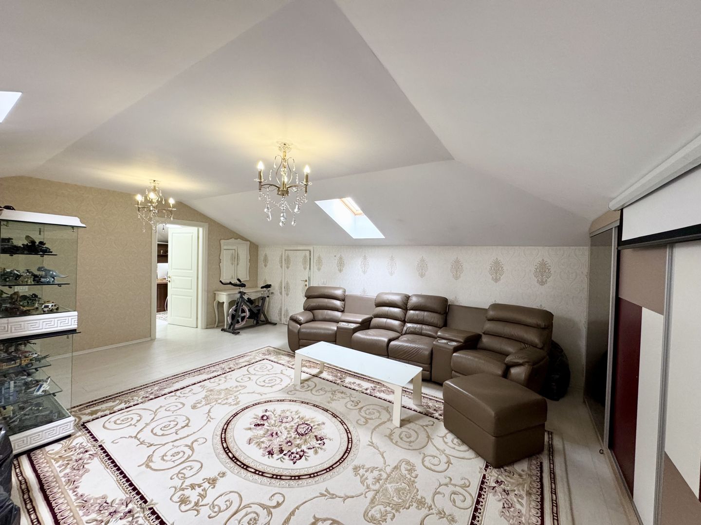 Vila lux cu 1000 mp teren pe Erou Iancu Nicolae langa Jolie Ville - Poză 27