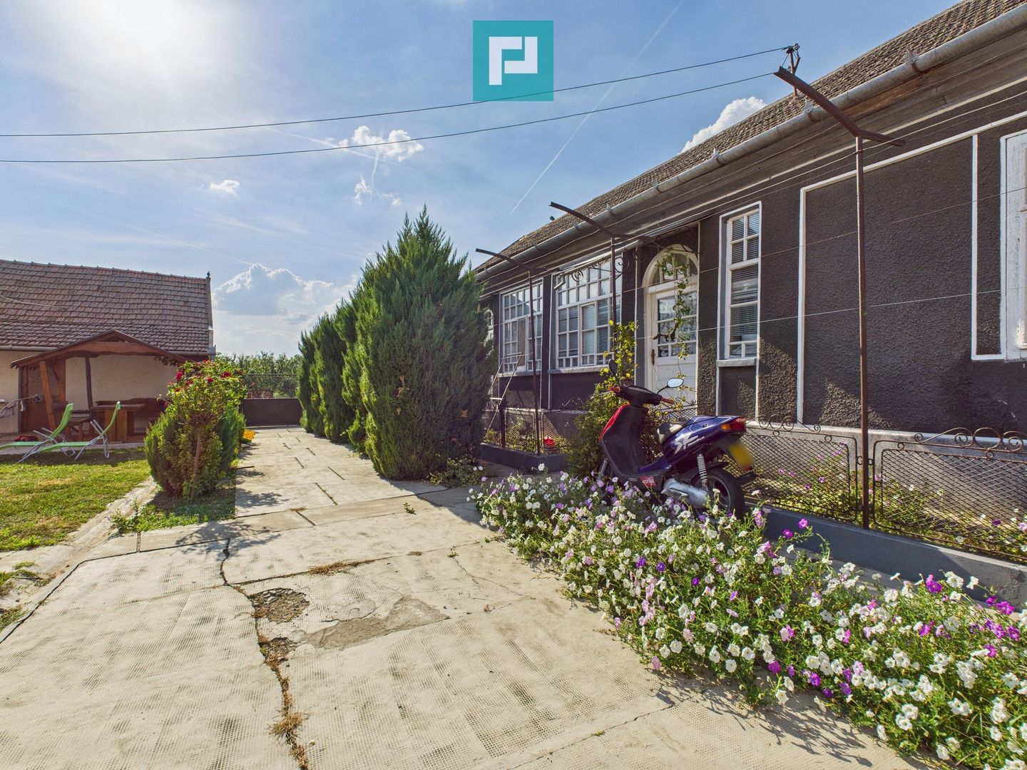 Casă cu 2 camere nou renovată cu anexă în Nădab - Poză 10