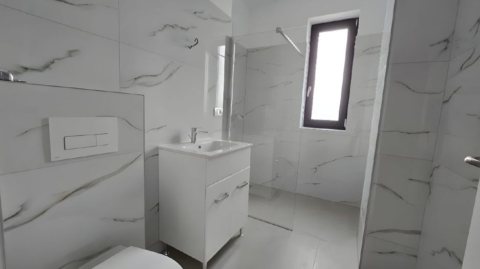 Apartament cu 3 camere, bloc nou, et.1, Centru - Poză 4